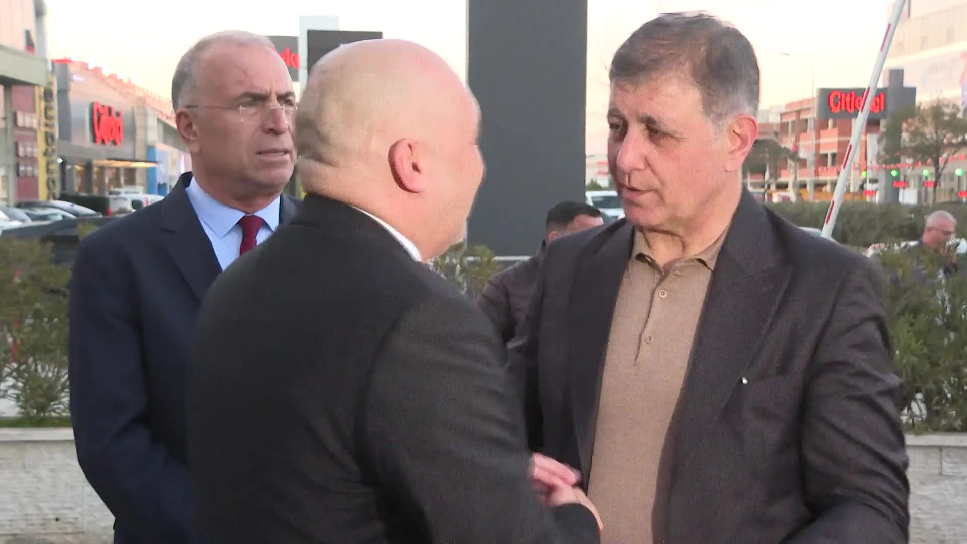 Cemil Tugay, Bulgaristan göçmenleriyle iftarda bir araya geldi